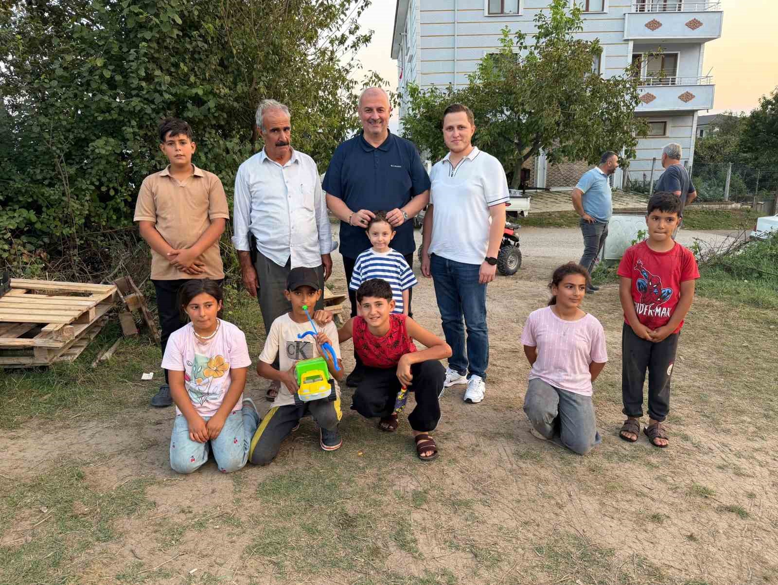 Başkan Yılmaz Yıldız, mevsimlik tarım iş&ccedil;ilerinin &ccedil;ocuklarıyla buluştu