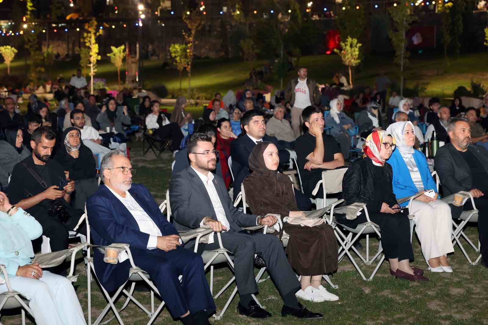 Talas&rsquo;ta &lsquo;Asırlık Gece&rsquo; finali a&ccedil;ık havada izlendi