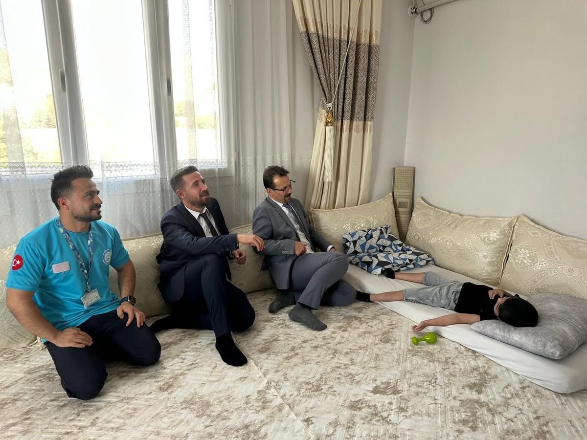 Cizre&rsquo;de başhekimler evde sağlık hizmetlerinden yaralanan hastaları yalnız bırakmadı