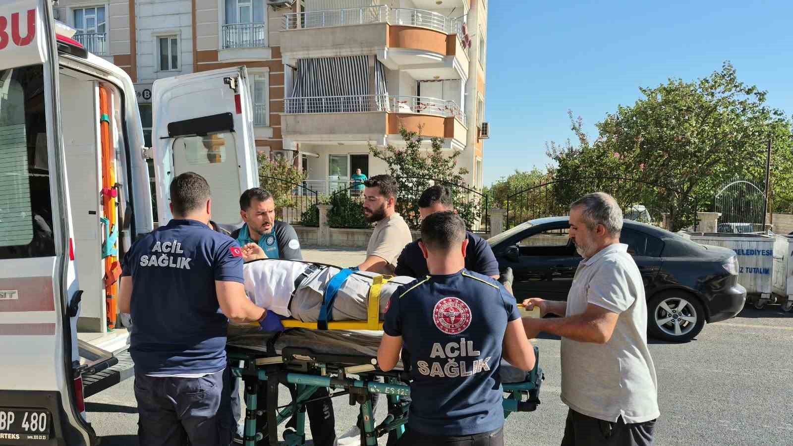İki motosiklet &ccedil;arpıştı: 3 yaralı