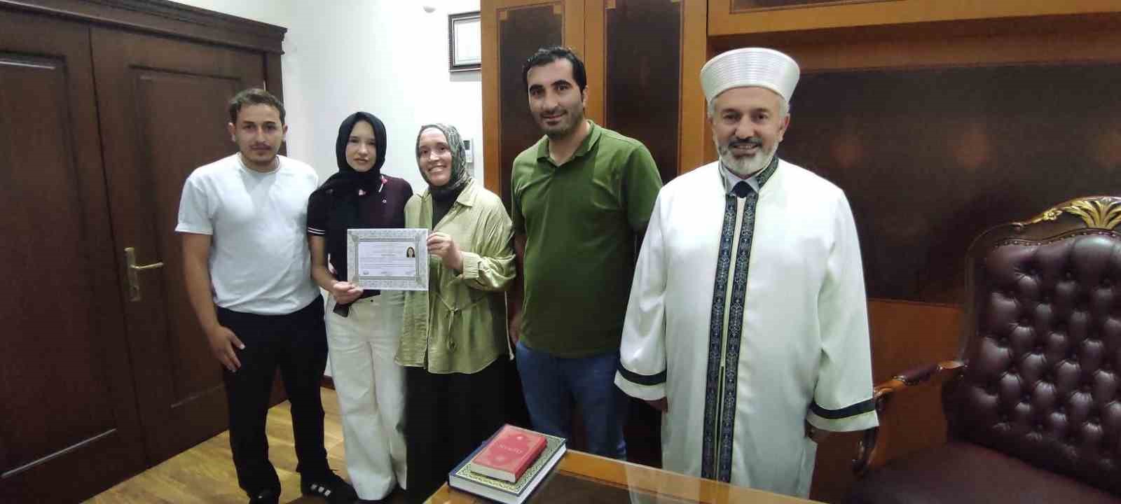 Ukraynalı Anhelina M&uuml;sl&uuml;man oldu, "Ayla" ismini aldı