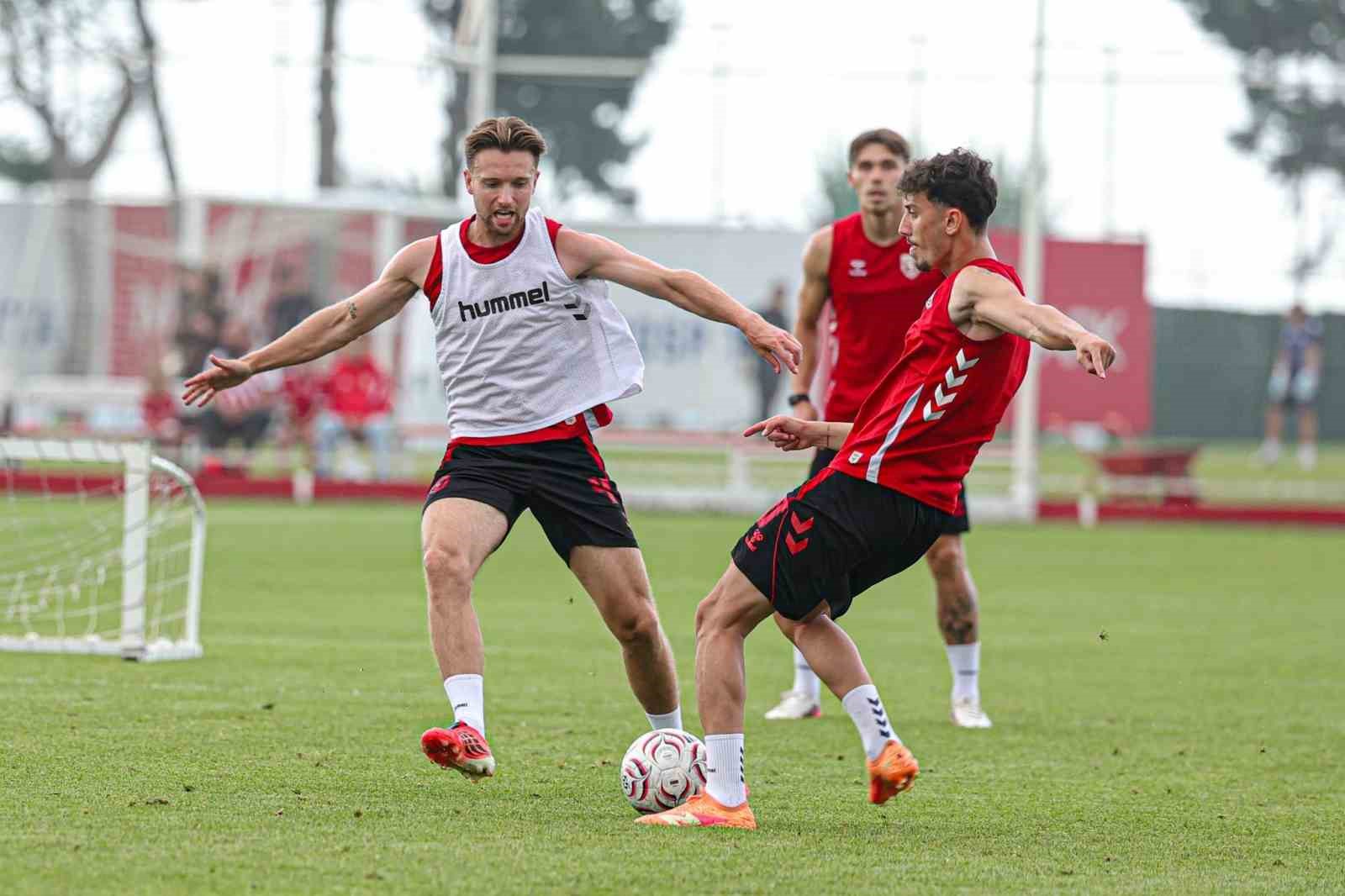 Samsunspor 8 oyuncu ile birden vedalaştı