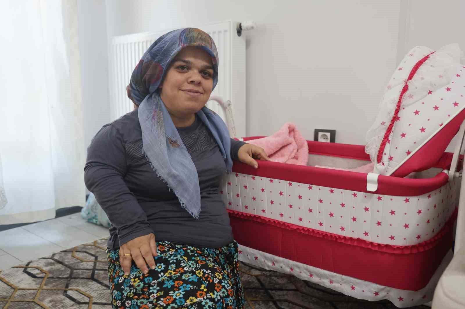 Yarım kalan aşklarını unutmayarak 21 yıl sonra evlenen c&uuml;ce &ccedil;iftin kızları d&uuml;nyaya geldi