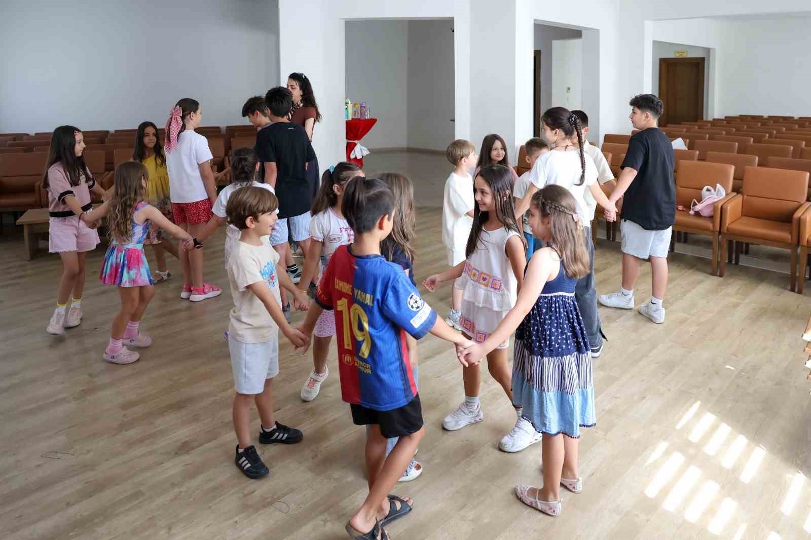 Efeler&rsquo;de sahne minik yeteneklerin