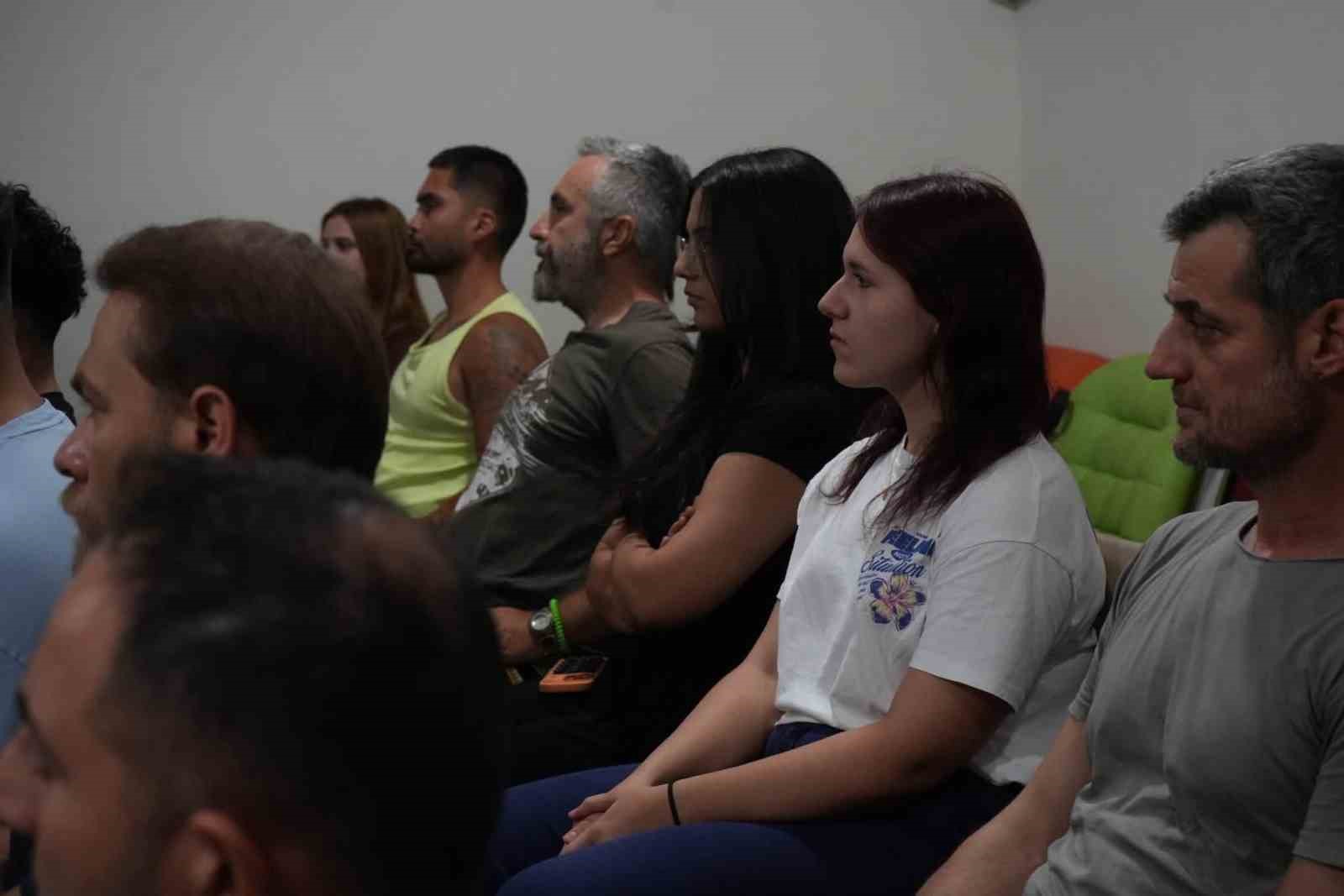 Menteşe&rsquo;de boks antren&ouml;rl&uuml;k kursunun ilk adımı atıldı