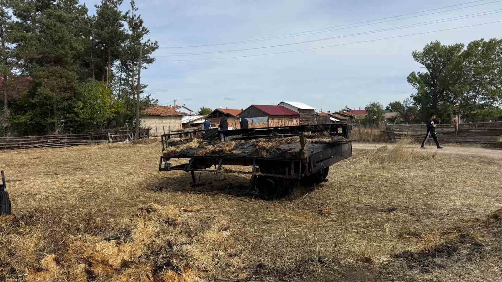 Bolu&rsquo;da saman balyaları alev alev yandı: Trakt&ouml;r ve r&ouml;mork kullanılamaz hale geldi