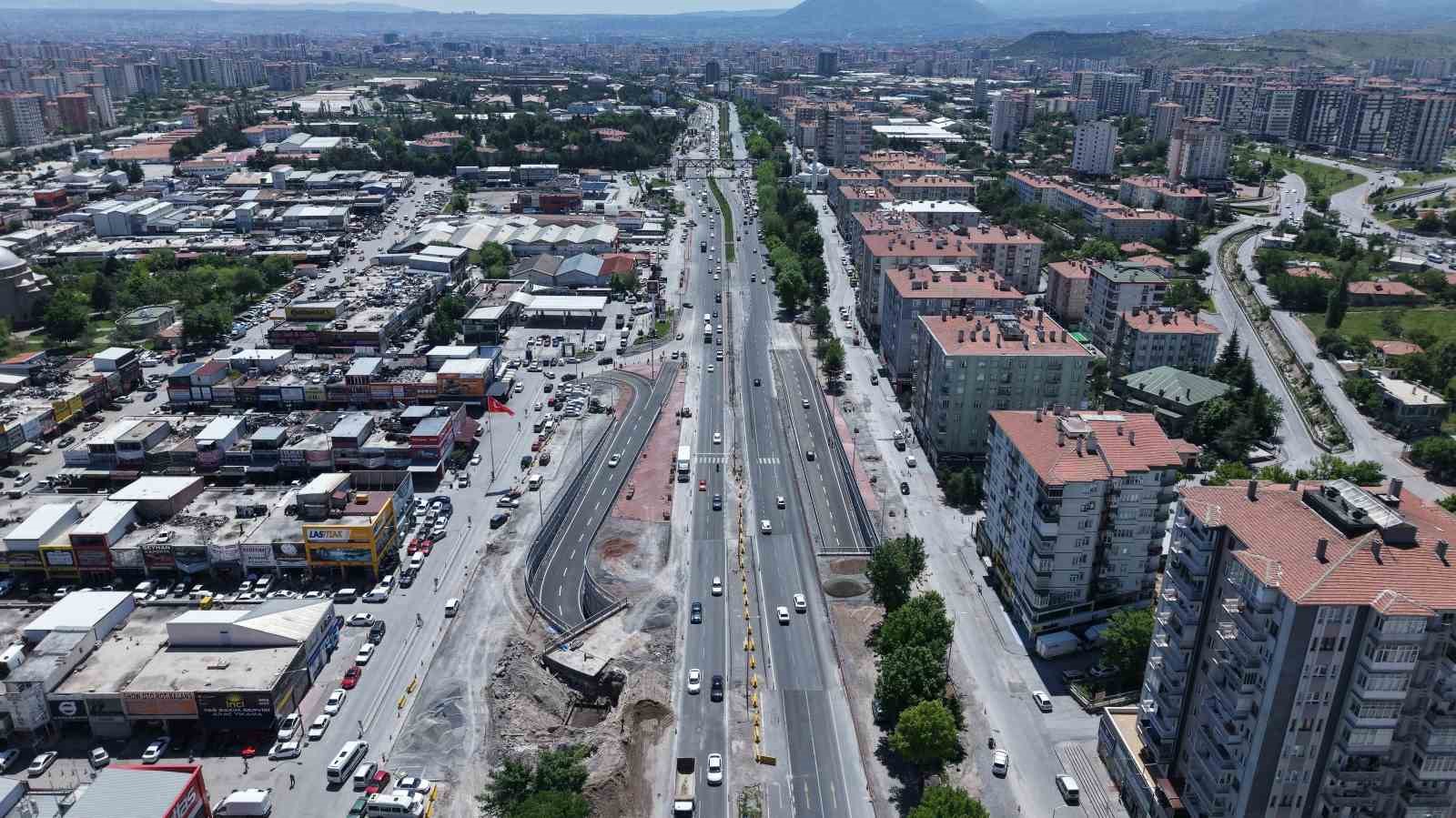 DSİ-Yeni Sanayi Katlı Kavşağı&rsquo;nda gece yarısı mesaisi