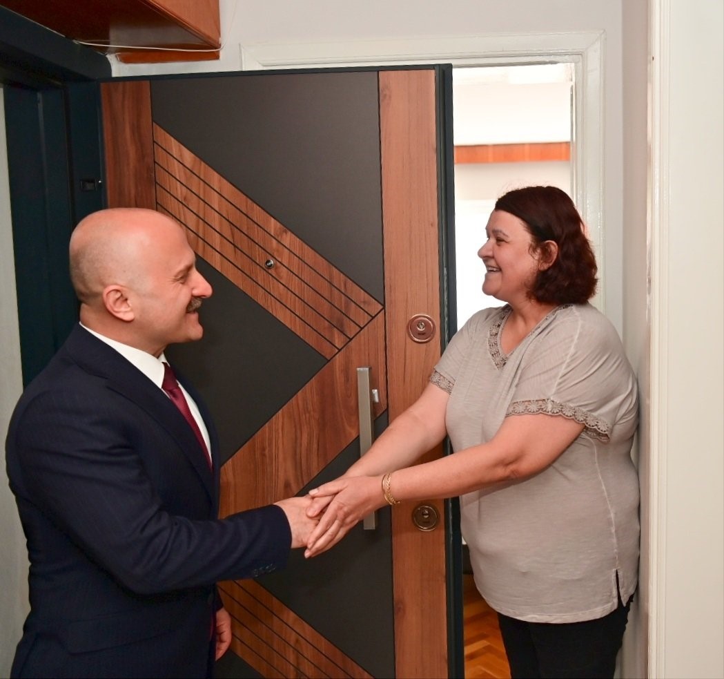 Vali Varol, şehit aileleriyle bayramlaştı