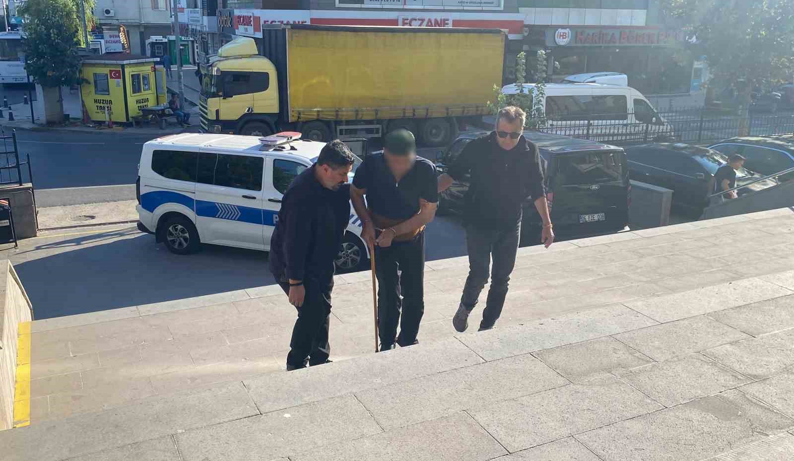 Eşini &ouml;ld&uuml;ren 78 yaşındaki &Uuml;nl&uuml;, hakim karşısında