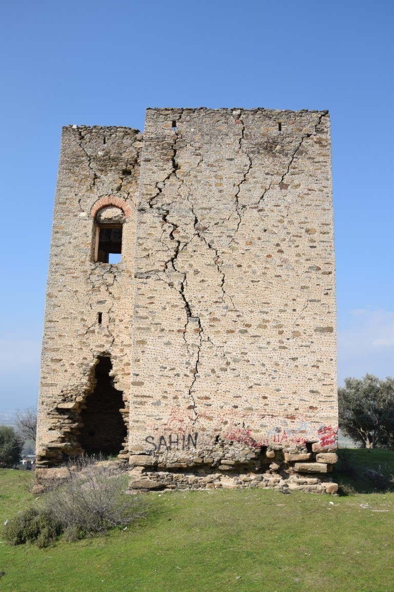 Y&uuml;zyıllara direndi, duyarsızlığa yenildi