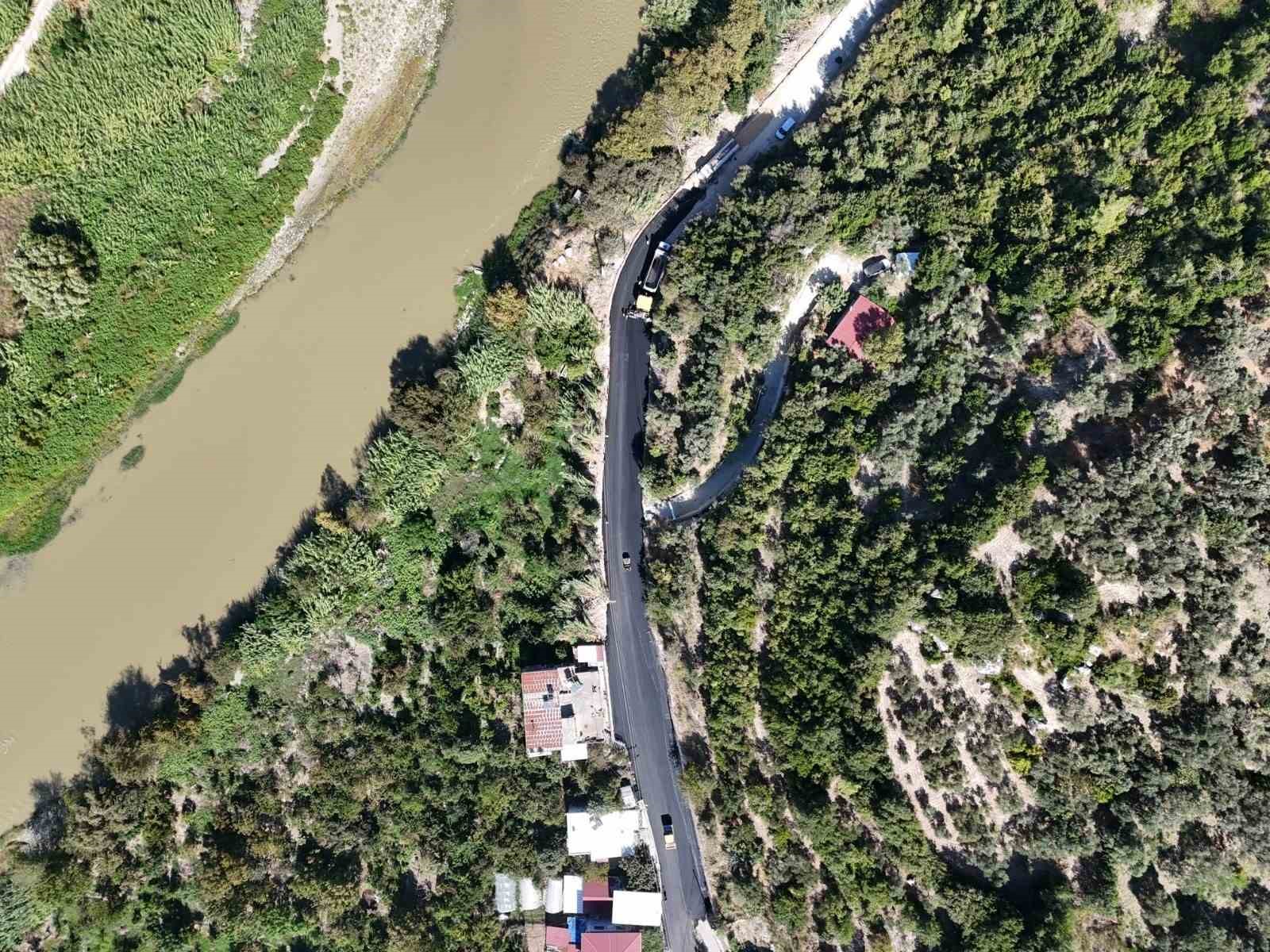 Defne&rsquo;de 8 mahalleyi birbirine bağlayan 11 kilometrelik yolda asfalt &ccedil;alışması başladı
