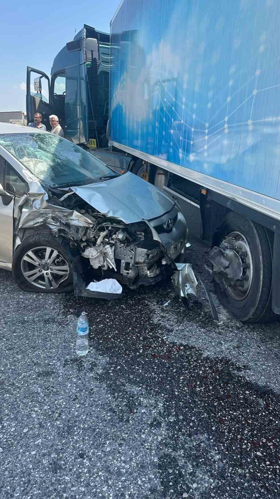 Kapıkule yolunda otomobil ile tır &ccedil;arpıştı: 1 yaralı