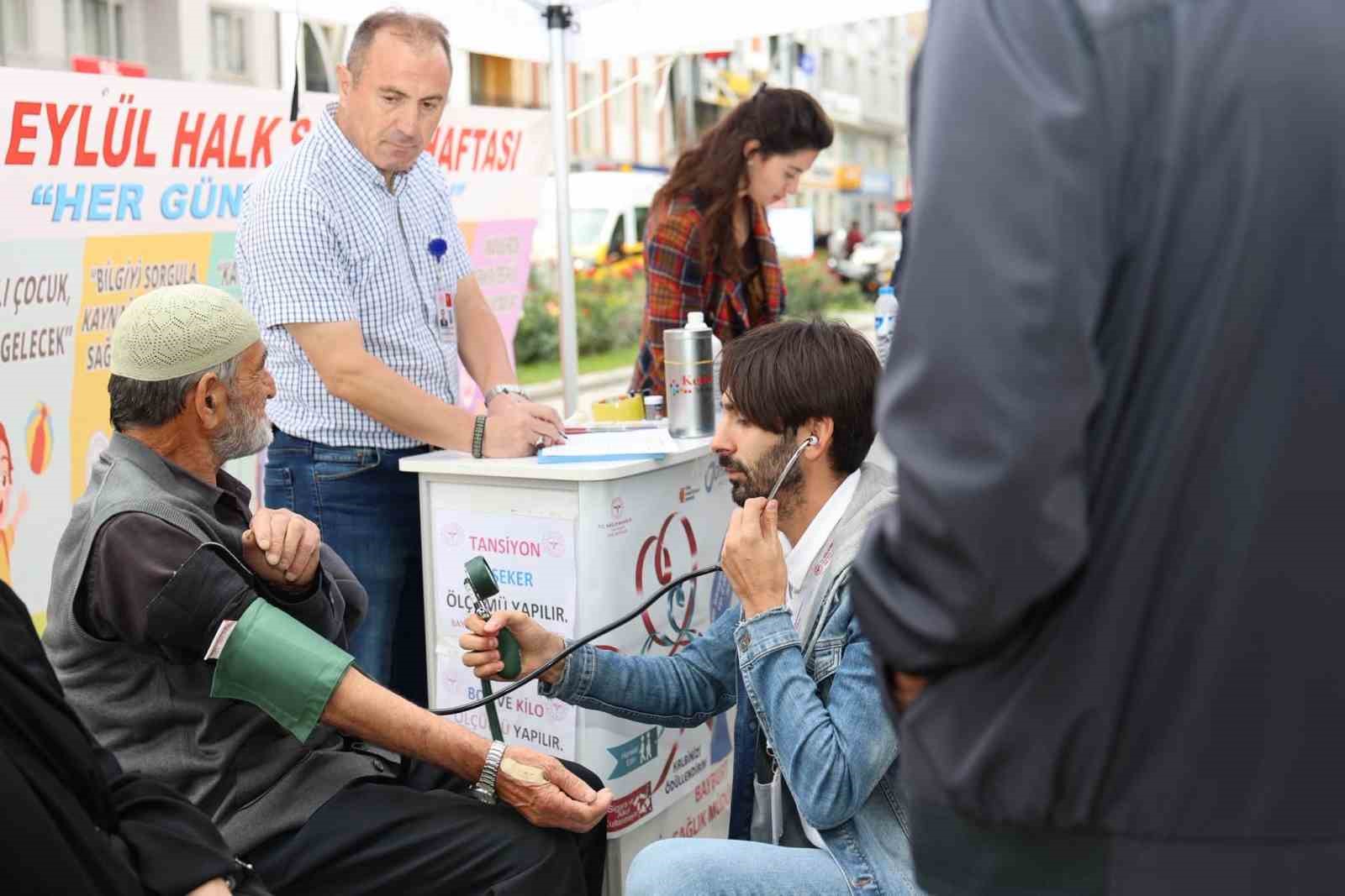 Bayburt&rsquo;ta vatandaşlara &uuml;cretsiz sağlık taraması yapıldı