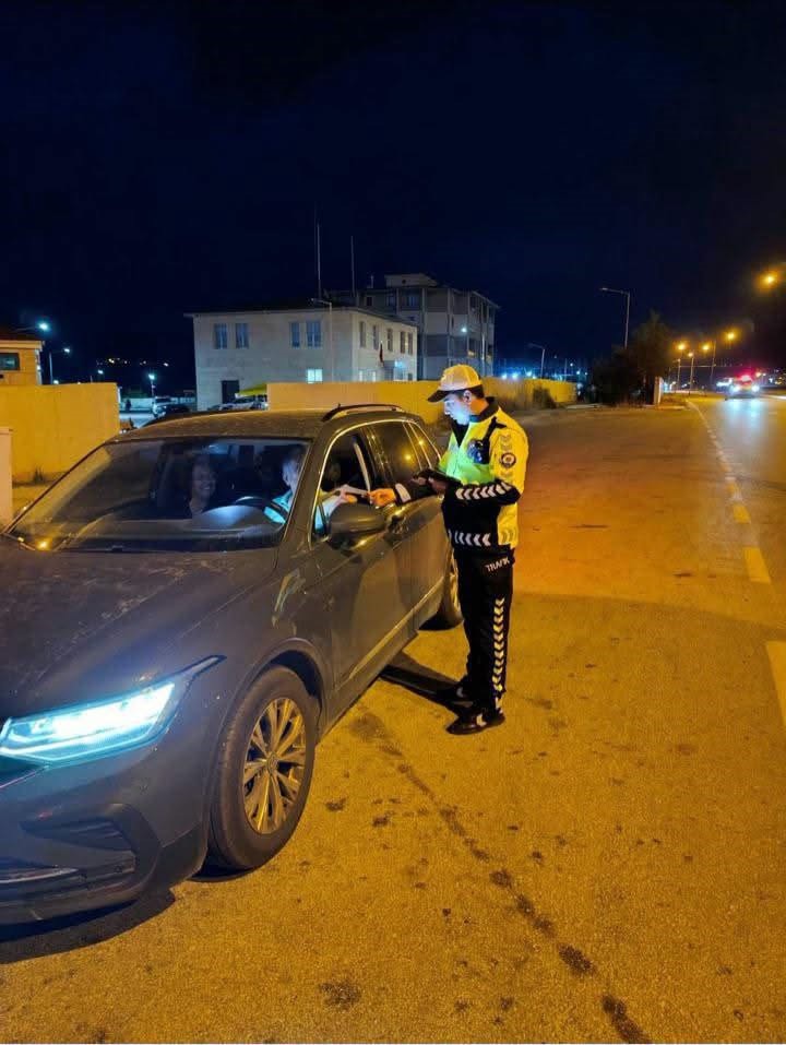 Refahiye&rsquo;de 3 bin 38 s&uuml;r&uuml;c&uuml; ve yolcuya trafik bilgilendirmesi