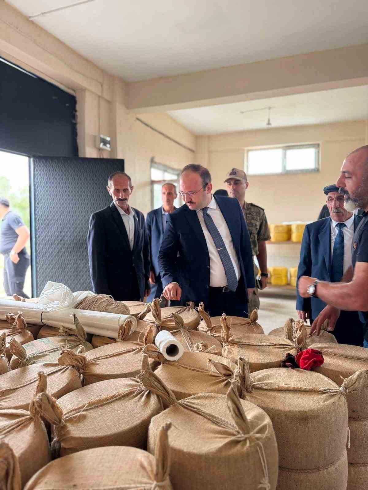 Arpa&ccedil;ay&rsquo;da Kaymakam G&uuml;ven&ccedil;&rsquo;ten &uuml;retim tesisine ziyaret: Yerel &uuml;retime destek vurgusu