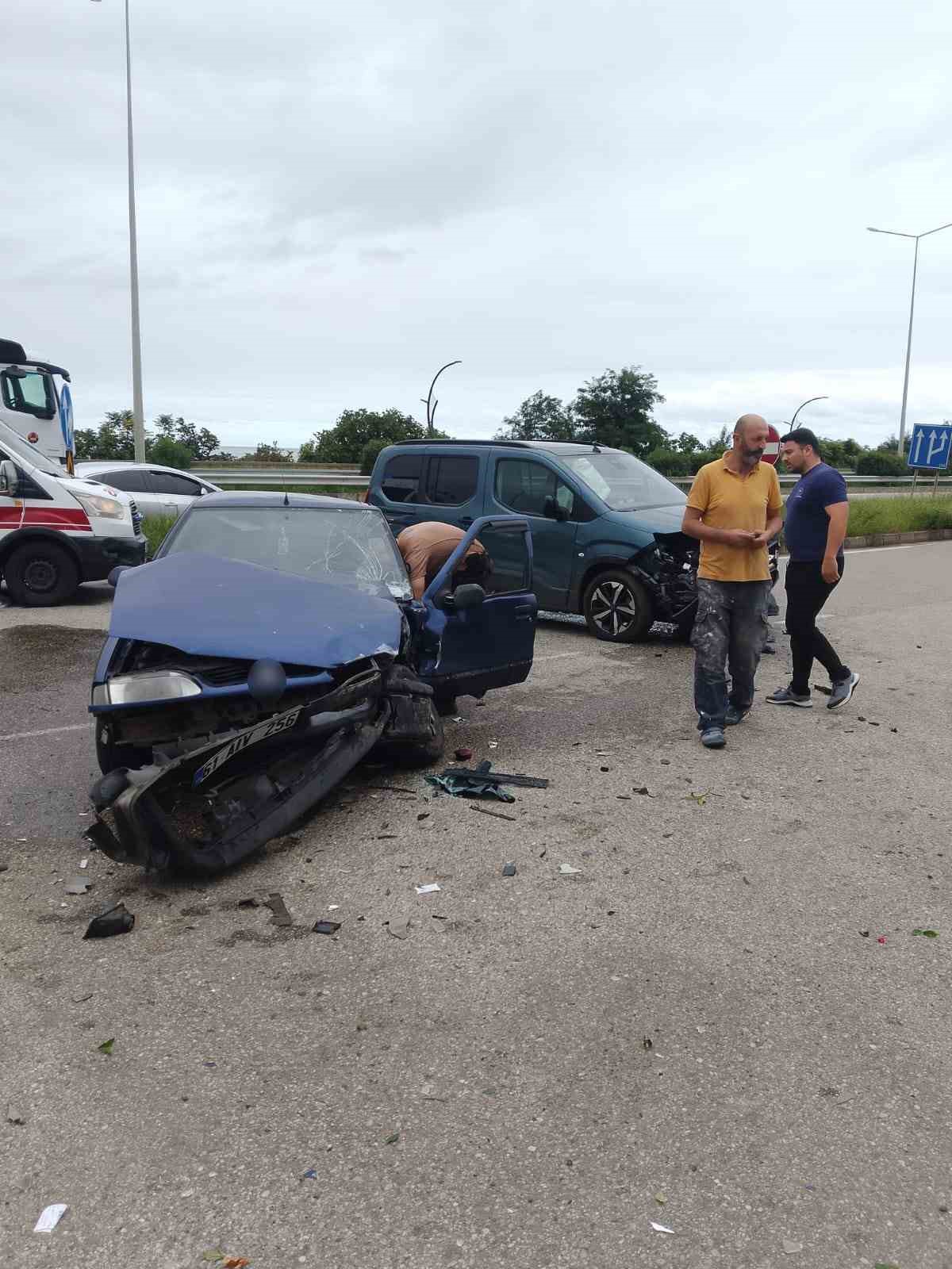 Eynesil&rsquo;de trafik kazası: 2 yaralı