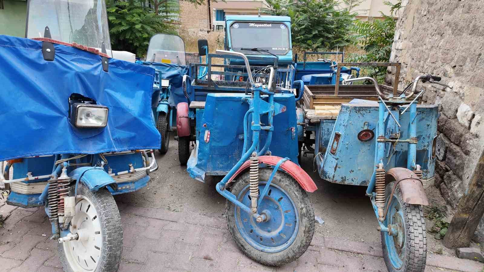 Konya&rsquo;da &uuml;&ccedil; tekerlekli motosikletler ustaların ellerinde yaşıyor