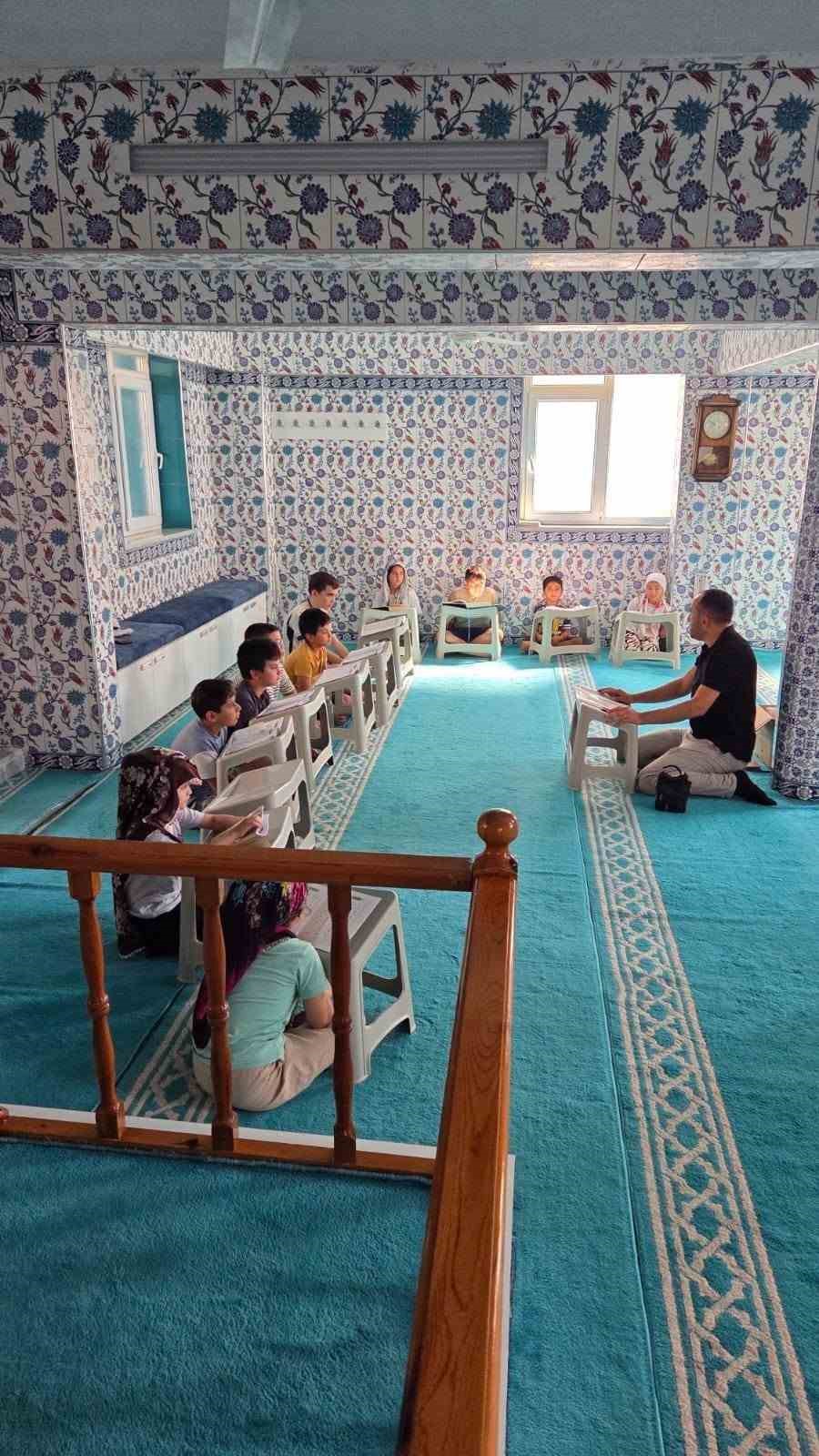 Kuyucak&rsquo;ta Yaz Kur&rsquo;an Kursu &ouml;ğrencilerine seminer