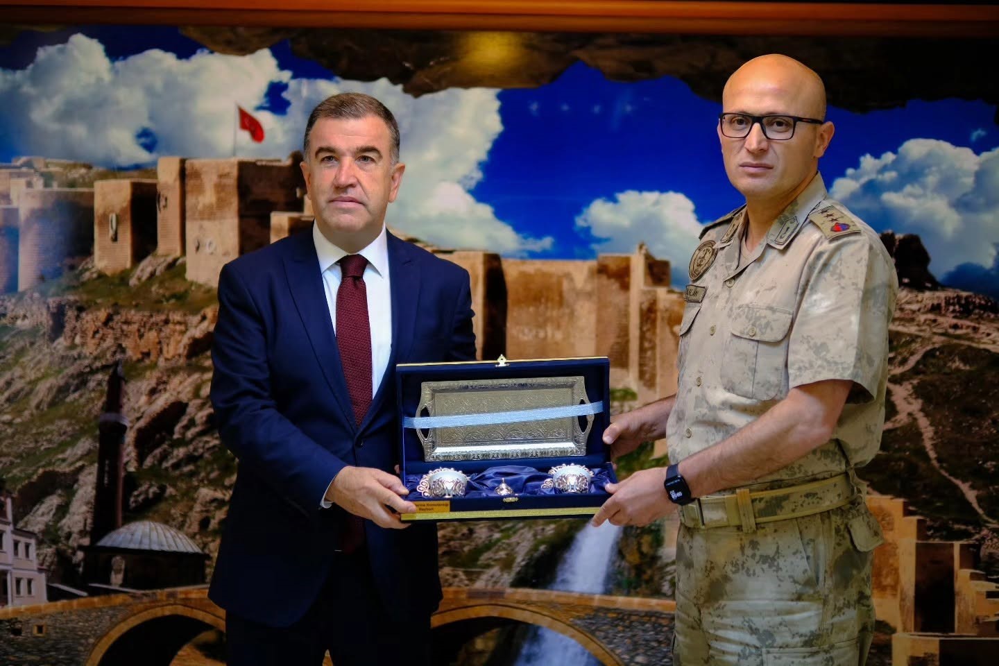 Vali Eldivan, Jandarma Komutanı Aslan&rsquo;ı ziyaret etti
