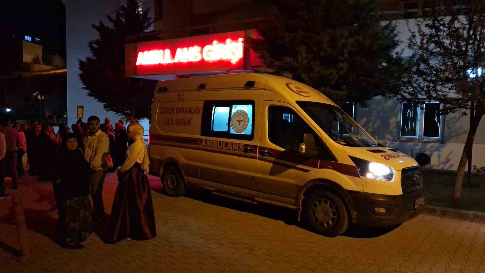 &Ccedil;orum&rsquo;da iki otomobil &ccedil;arpıştı: 1&rsquo;i ağır 7 yaralı