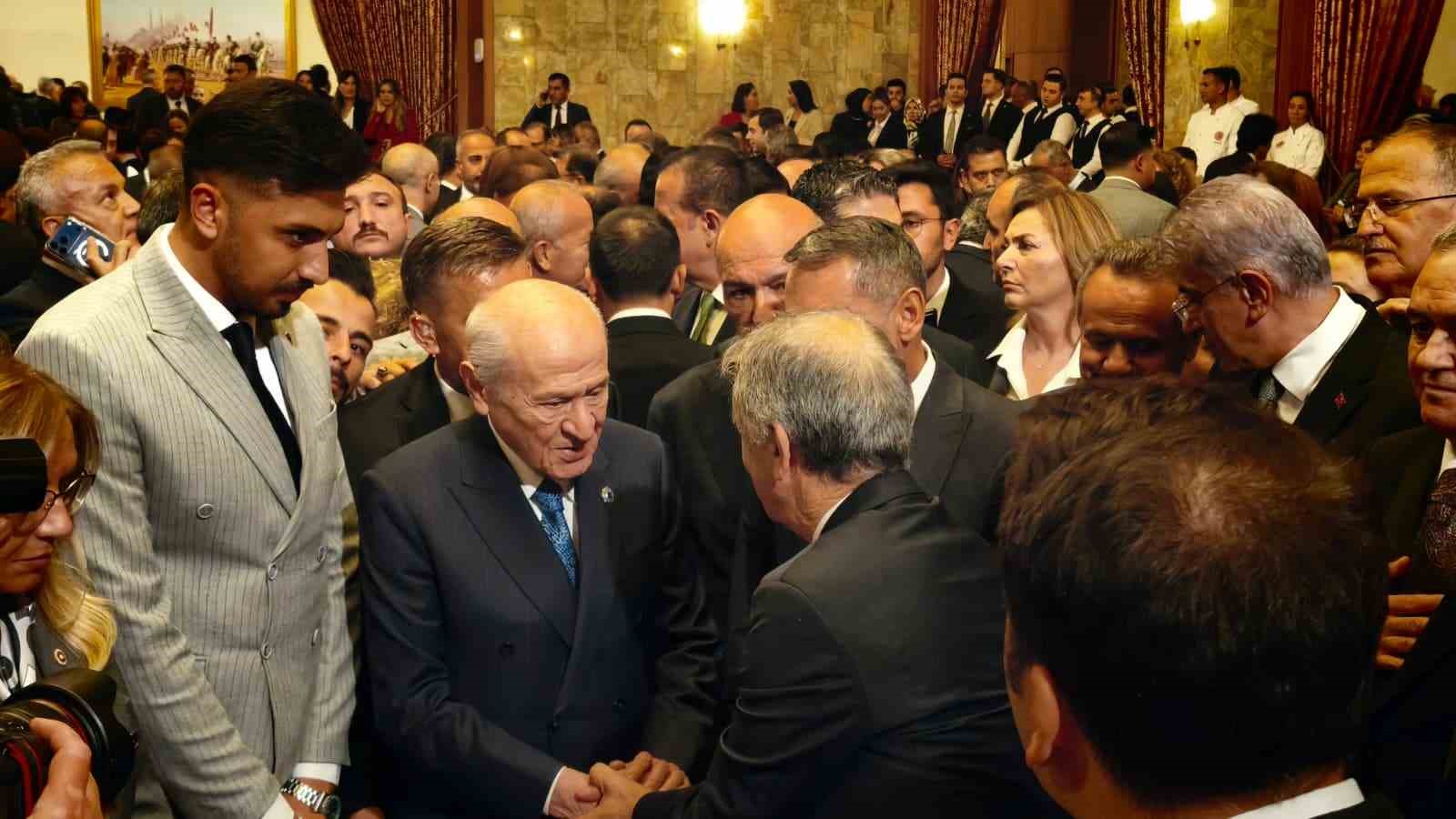 MHP Lideri Bah&ccedil;eli: "Yeni Partinin Cumhurbaşkanımız salondayken ayrılması siyasi a&ccedil;ıdan doğru olmamıştır"