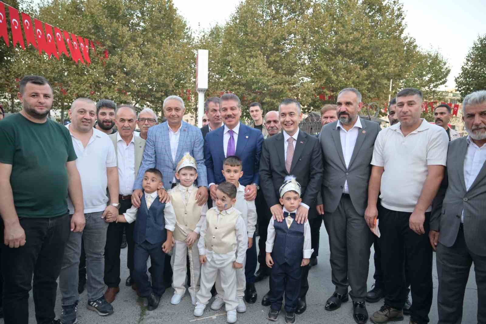 Esenyurt Belediyesi 1071 &ccedil;ocuk i&ccedil;in toplu s&uuml;nnet ş&ouml;leni d&uuml;zenledi