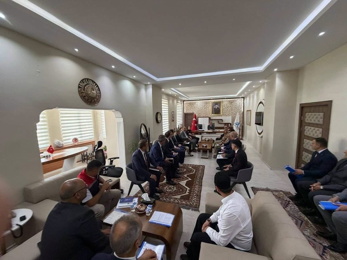 Kars Valisi Polat, Arpa&ccedil;ay&rsquo;da kurum y&ouml;neticileriyle bir araya geldi