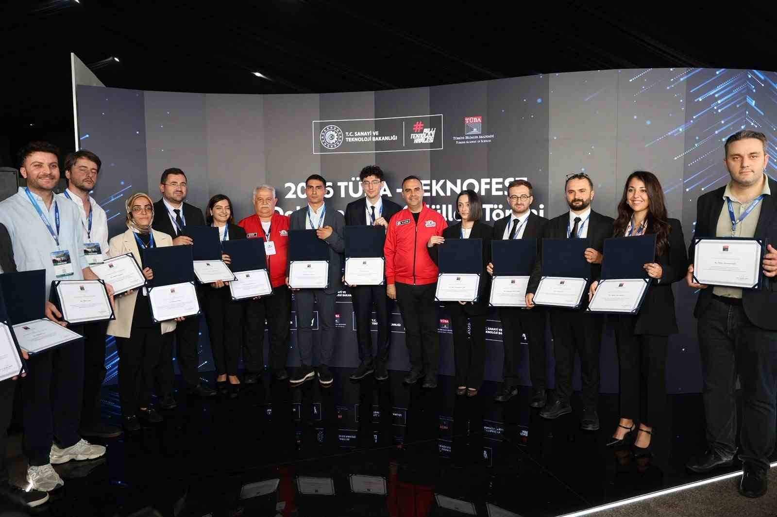 D&uuml;zce &Uuml;niversitesi &ouml;ğretim &uuml;yesi &uuml;&ccedil;&uuml;nc&uuml; oldu