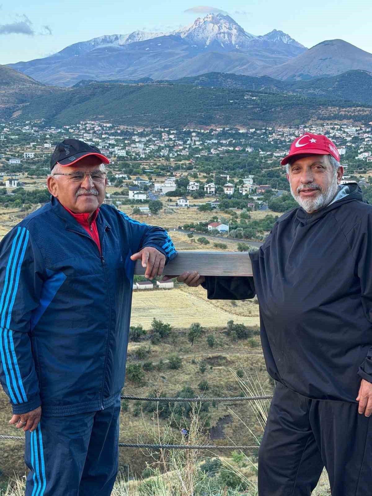 Başkan B&uuml;y&uuml;kkılı&ccedil;, Erciyes&rsquo;e kar yağdığını duyurdu