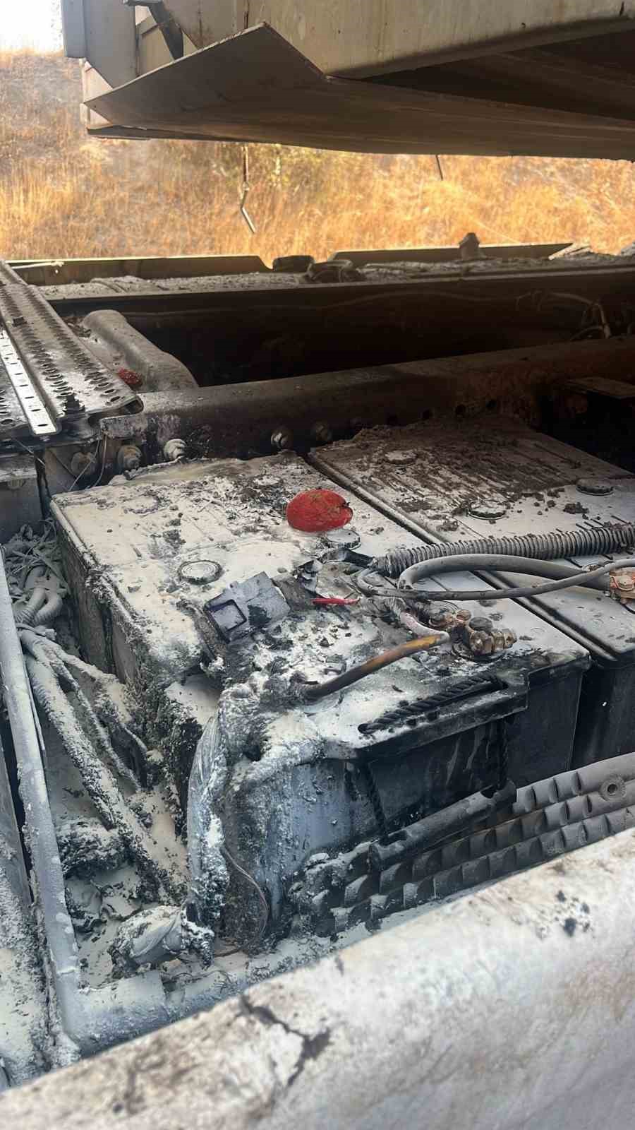Sındırgı&rsquo;da seyir halindeki ara&ccedil;ta yangın &ccedil;ıktı