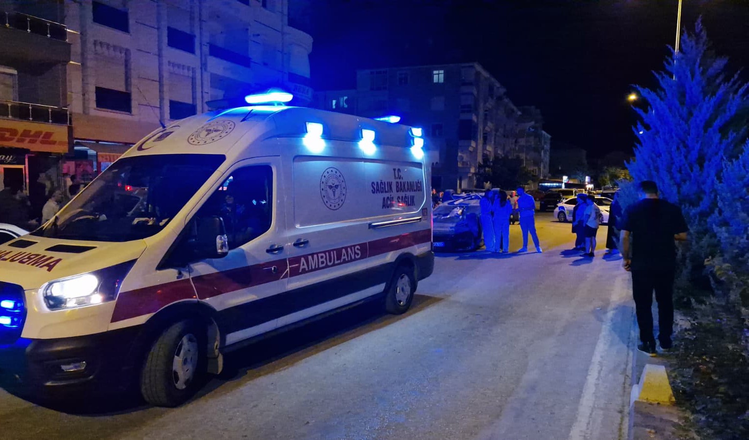 Karaman&rsquo;da park halindeki otomobile &ccedil;arpan ara&ccedil; ters d&ouml;nd&uuml;: 1 yaralı