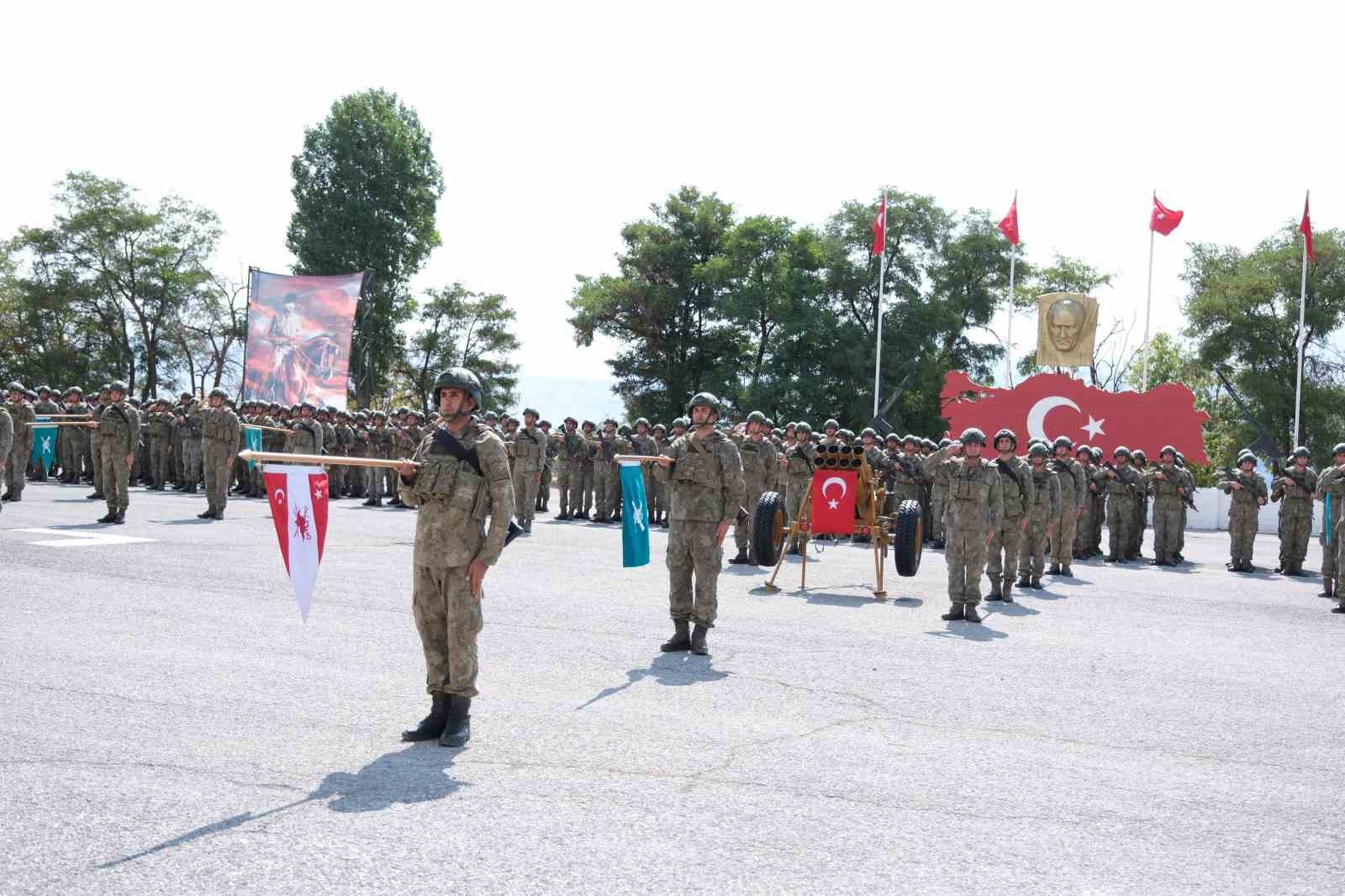Tatvan&rsquo;da &lsquo;Sancak ve Komuta Devir Teslim T&ouml;reni&rsquo; ger&ccedil;ekleştirildi