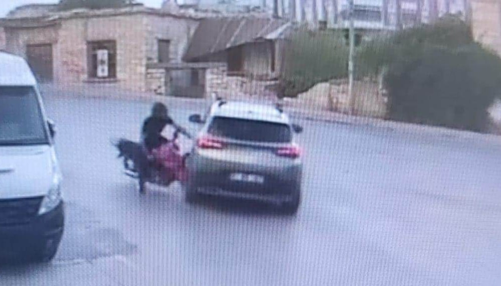 Mersin&rsquo;de otomobil ile motosiklet &ccedil;arpıştı: 1 yaralı