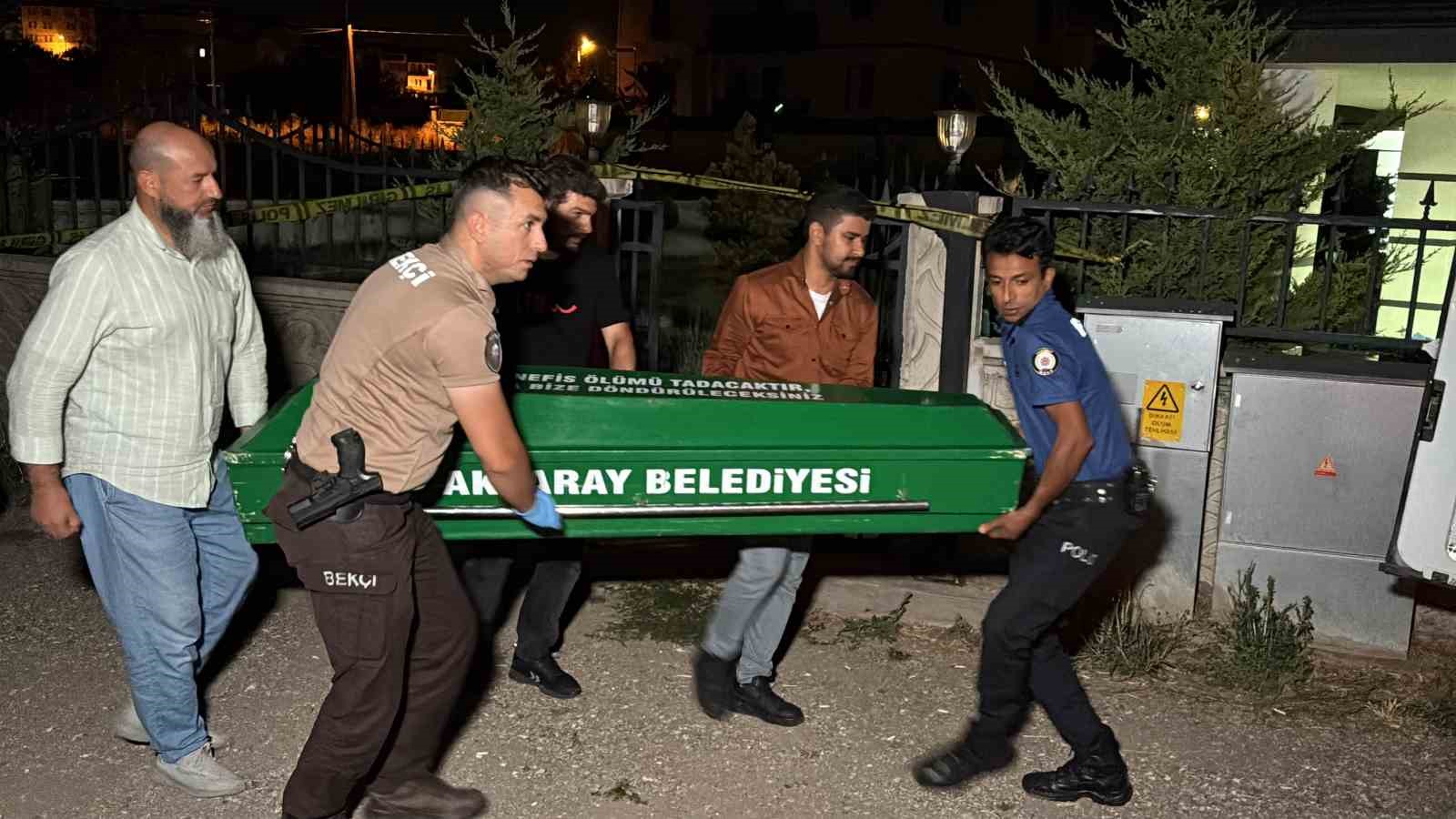 Aksaray&rsquo;da villa bah&ccedil;esindeki i&ccedil;ki masasında cinayet: 1 &ouml;l&uuml;