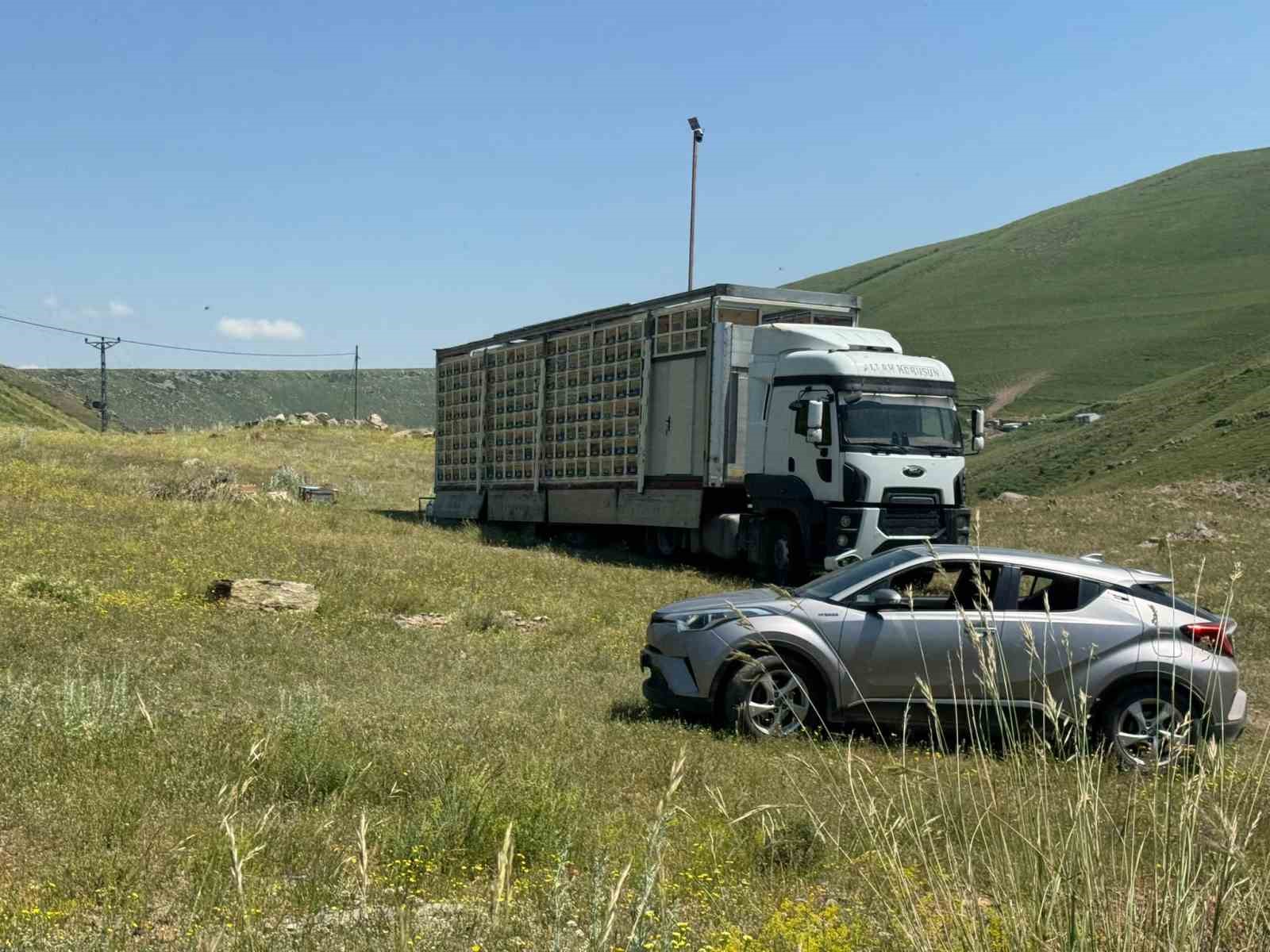 Kars&rsquo;ta arıcılıkta devrim: T&uuml;rkiye&rsquo;nin en b&uuml;y&uuml;k mobil arı &uuml;retim &uuml;ss&uuml; hizmete girdi