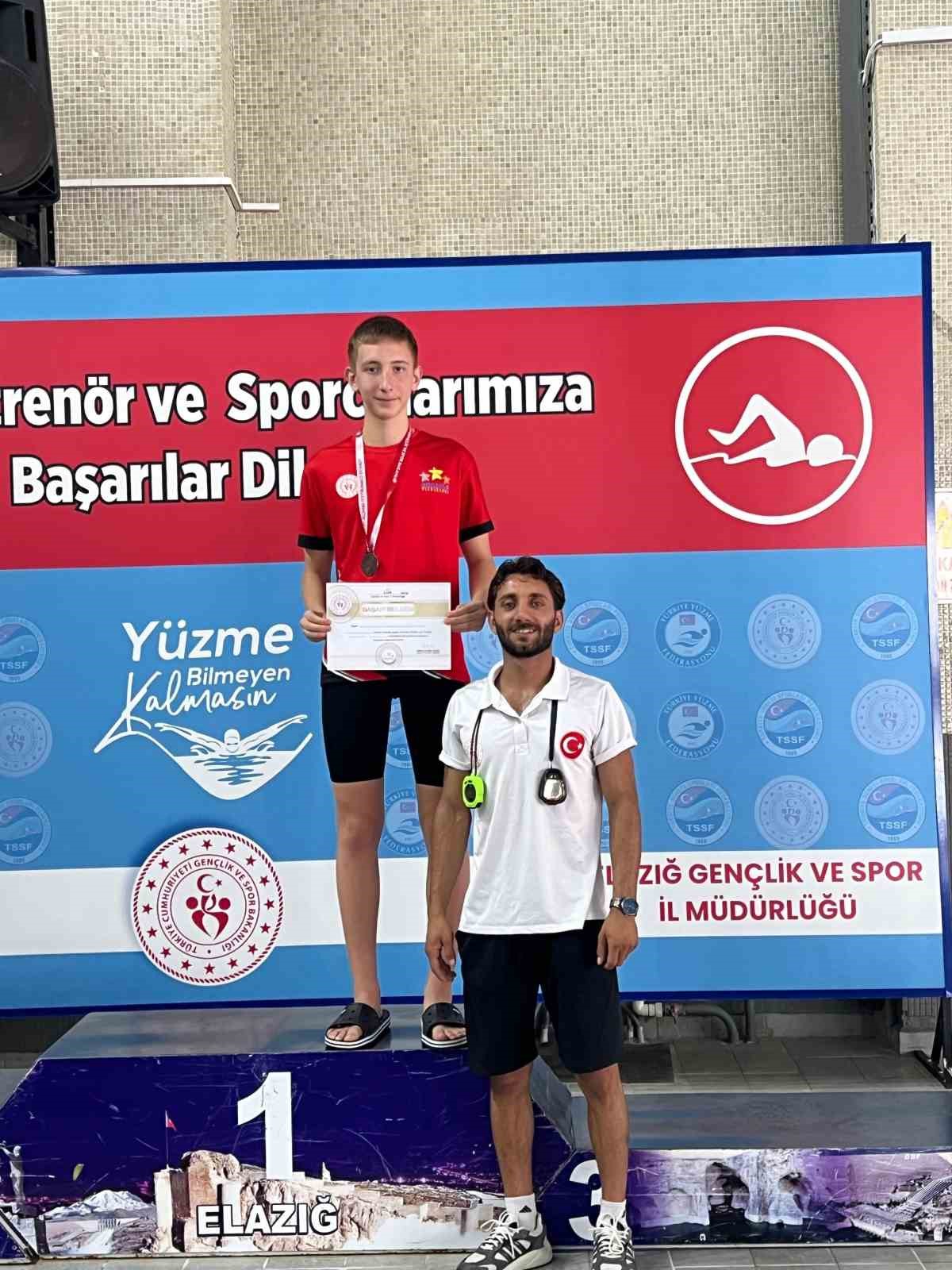 Aydınlı y&uuml;z&uuml;c&uuml;lerden T&uuml;rkiye Şampiyonası&rsquo;nda &ccedil;ifte başarı