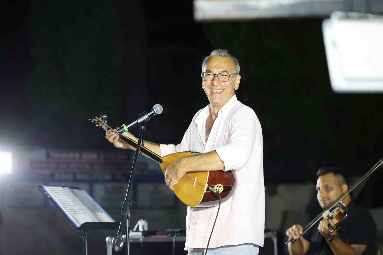 Karahisar Halk Gecesinde müzik ve eğlence dolu akşam