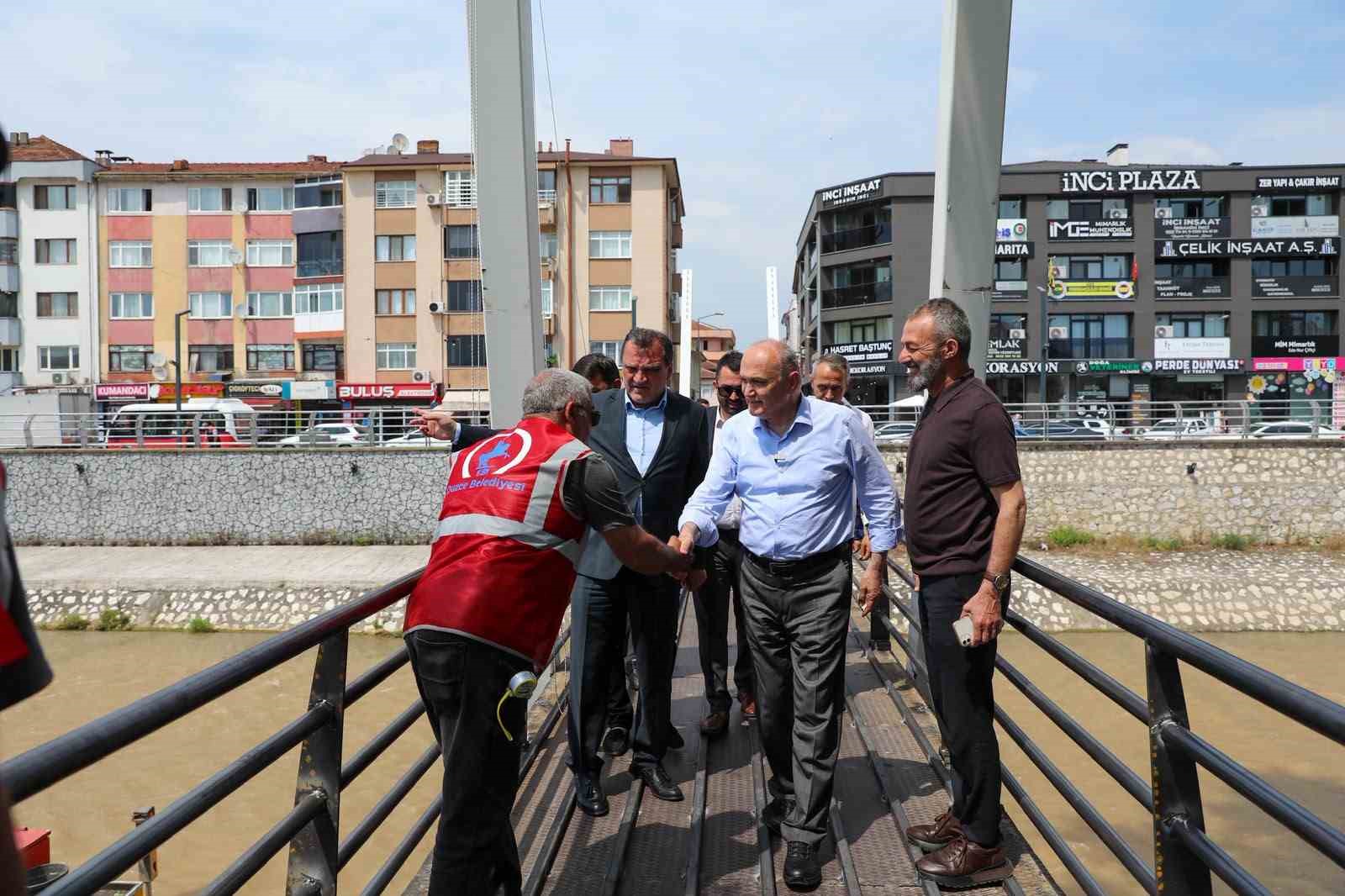 Asar Deresi yaya k&ouml;pr&uuml;leri yenileniyor