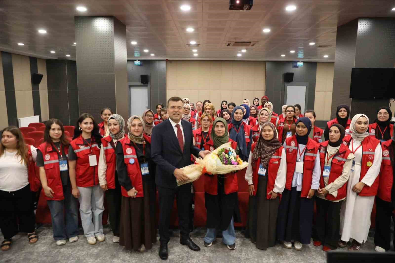Damla G&ouml;n&uuml;ll&uuml;l&uuml;k Hareketi gen&ccedil;leri Niğde Valiliği&rsquo;nde ağırlandı