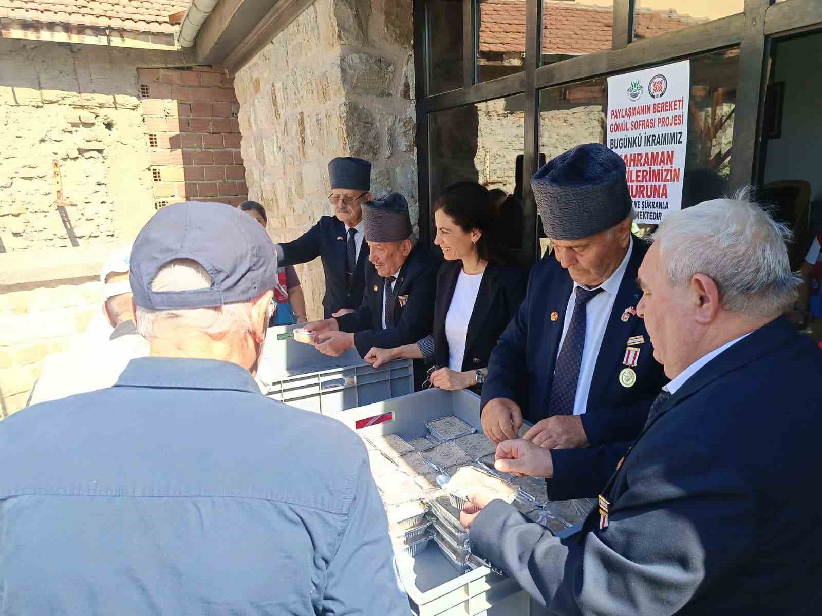 Edirne’de gazilere vefa, vatandaşlara ikram