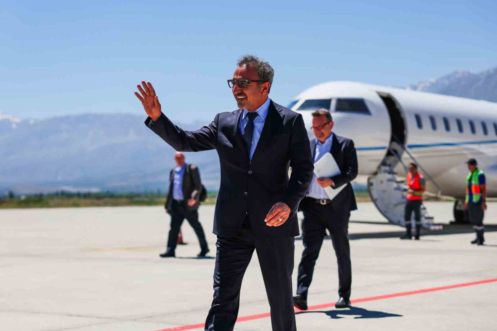 Ulukaya memleketi Erzincan&rsquo;da coşkuyla karşılandı
