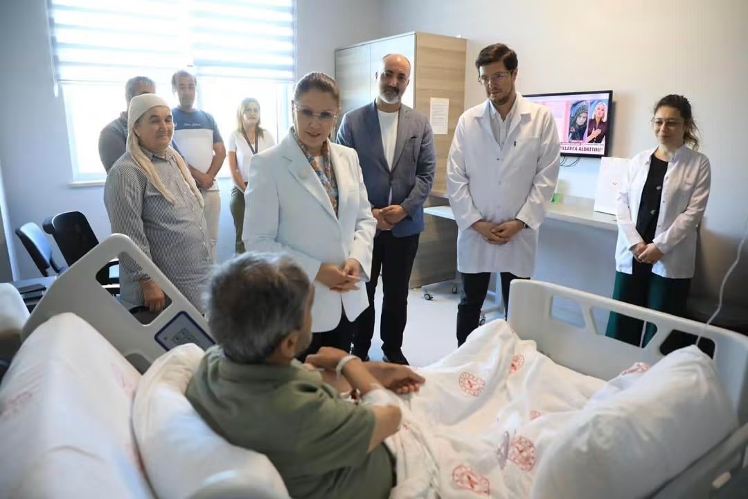 Vali Arslan Kıbrıs Gazisini hastanede ziyaret etti