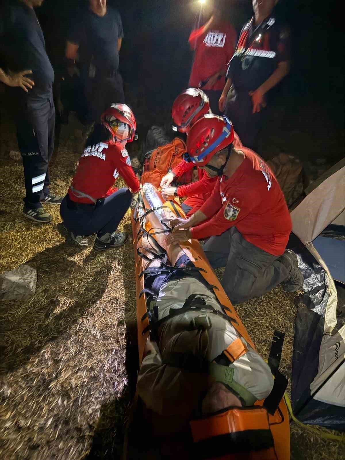 Likya yolunda mahsur kalan turist ekiplerce kurtarıldı