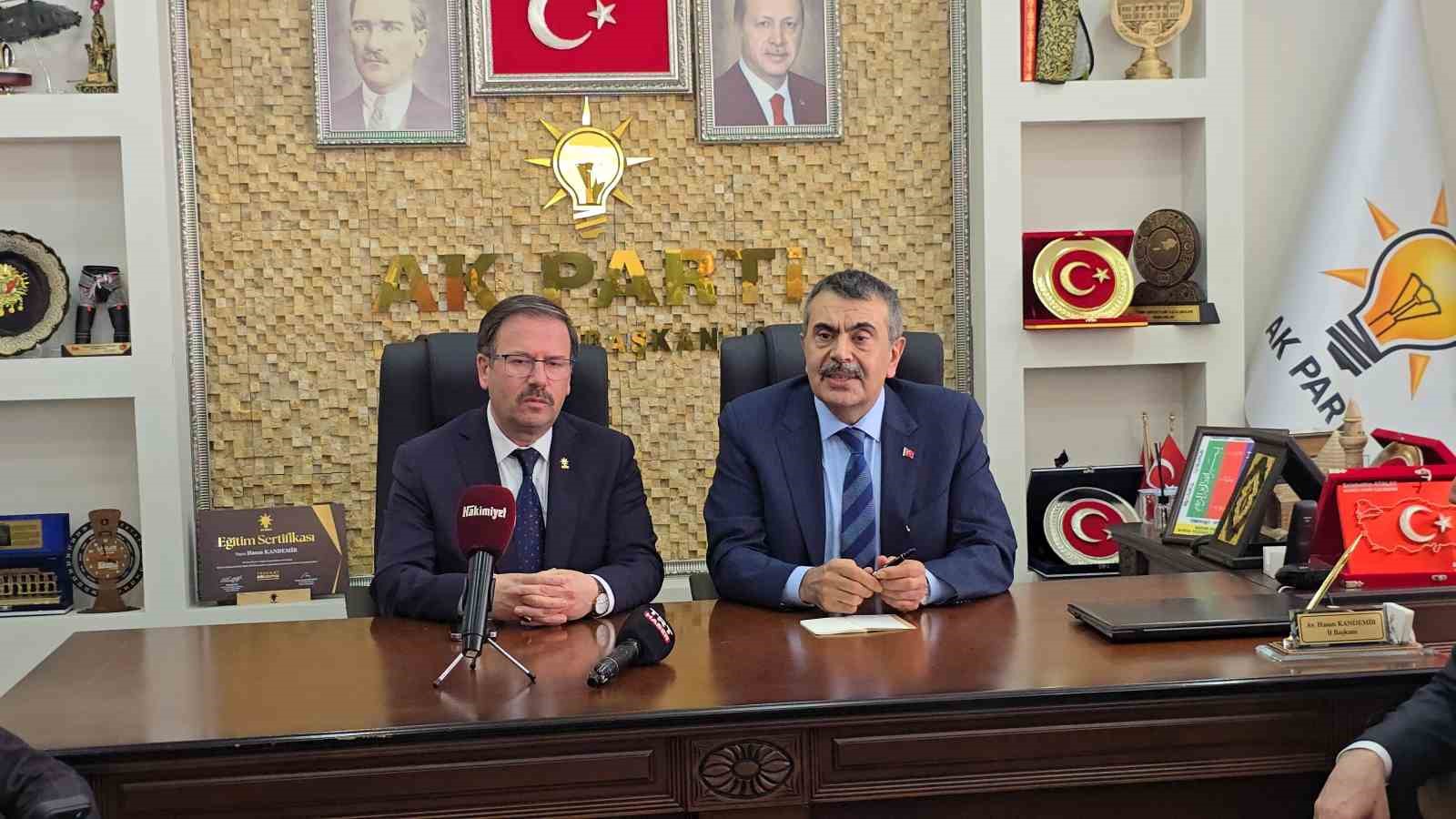 Bakan Tekin: "Derslik başına düşen öğrenci sayısı Türkiye genelinde 20’li rakamlara düştü"