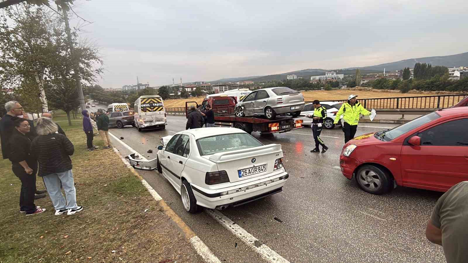 Eskişehir&rsquo;de 7 ara&ccedil;lı zincirleme kaza: 1 yaralı
