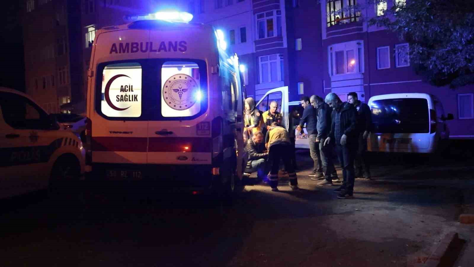 Aile kavgasında yaralandı, sağlık g&ouml;revlisine "Ben &ouml;l&uuml;yor muyum?" diye sordu