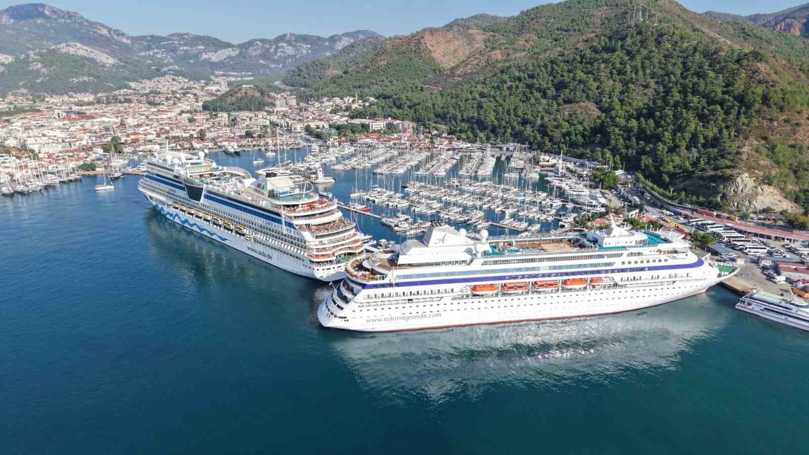 Marmaris Limanı’na iki kruvaziyer geldi
