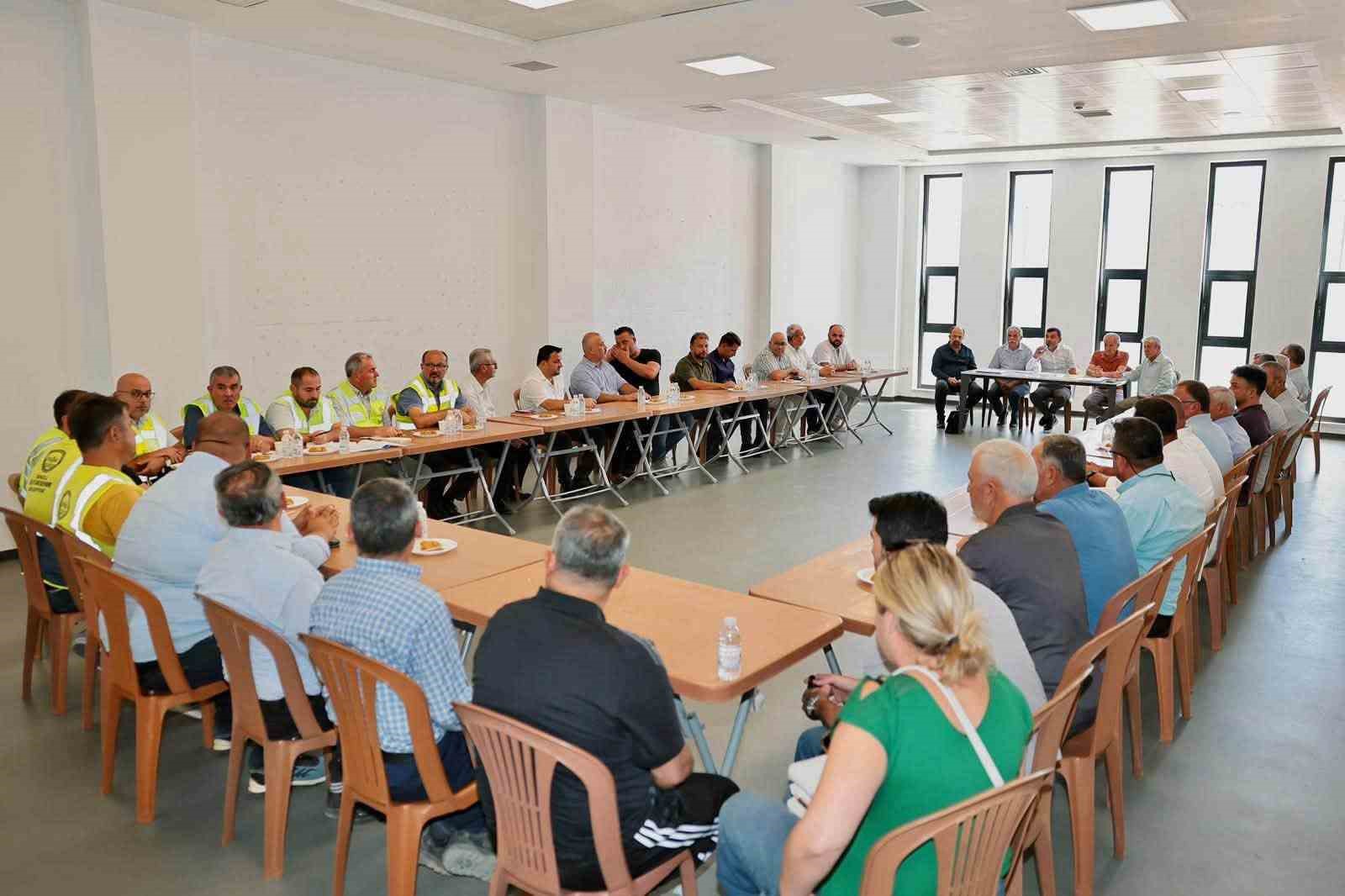 Honaz&rsquo;da muhtarlarla buluşan &Ccedil;avuşoğlu; "Birlikte karar vereceğiz, birlikte &ccedil;alışacağız"