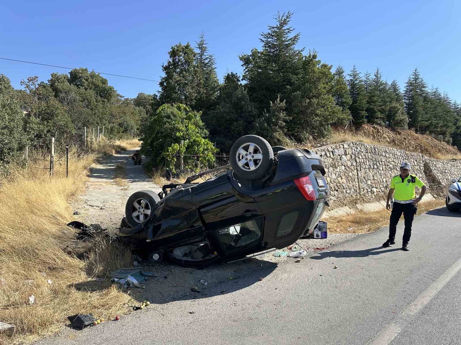 Uşak&rsquo;ta takla atan otomobilin s&uuml;r&uuml;c&uuml;s&uuml; hayatını kaybetti