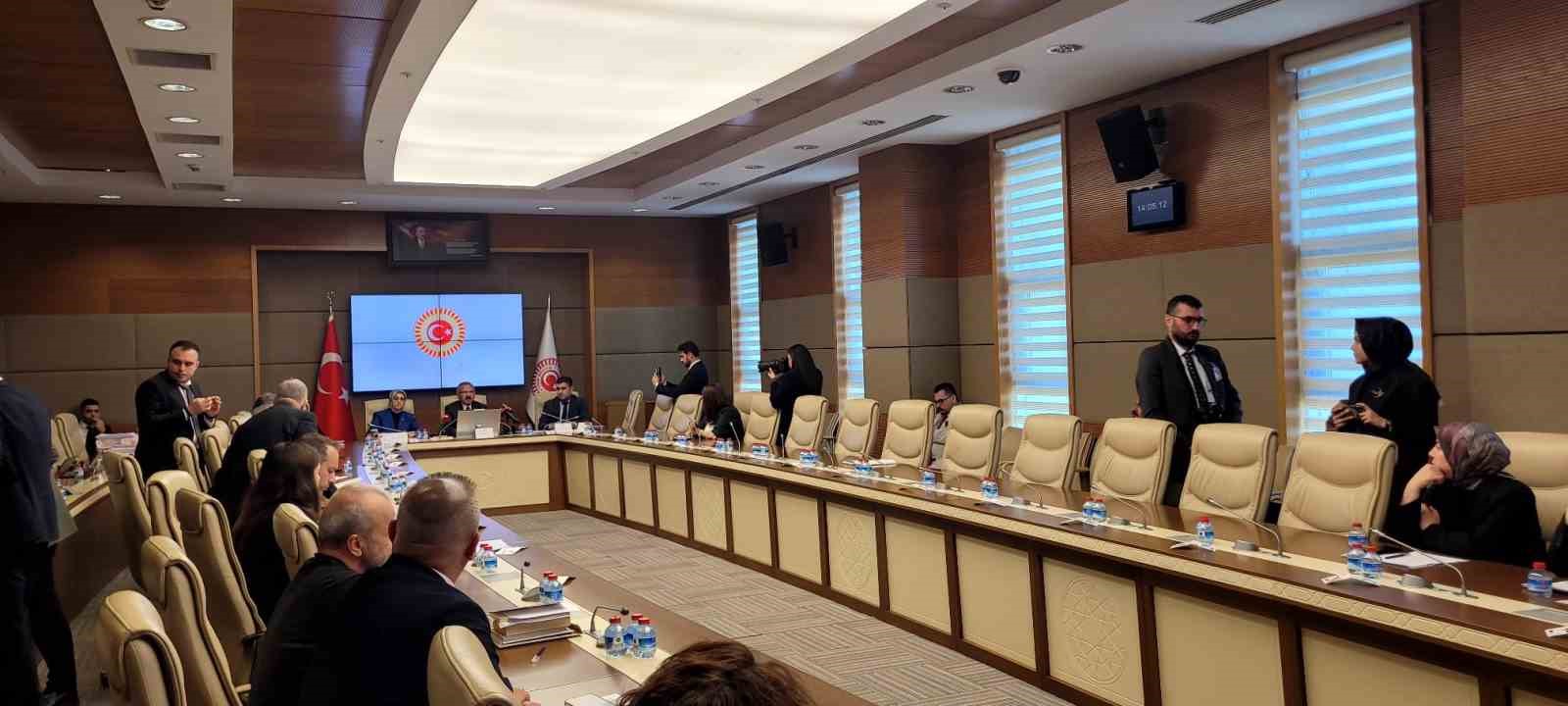&Ouml;ğrencilerden "Okullarda akıllı telefon yasaklasın" talebi
